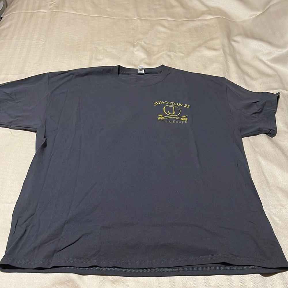 ⭐️Like new shirt.  Size 2x